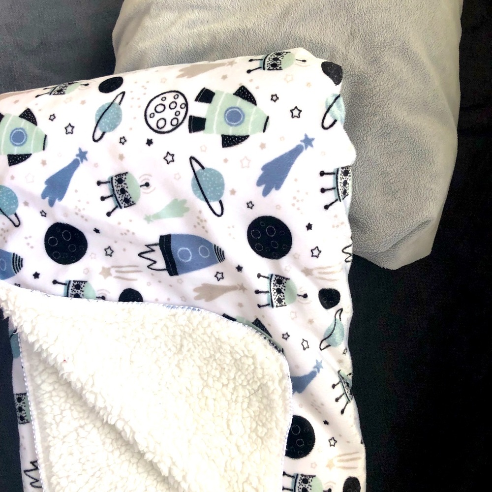 Baby blanket & crib sheet